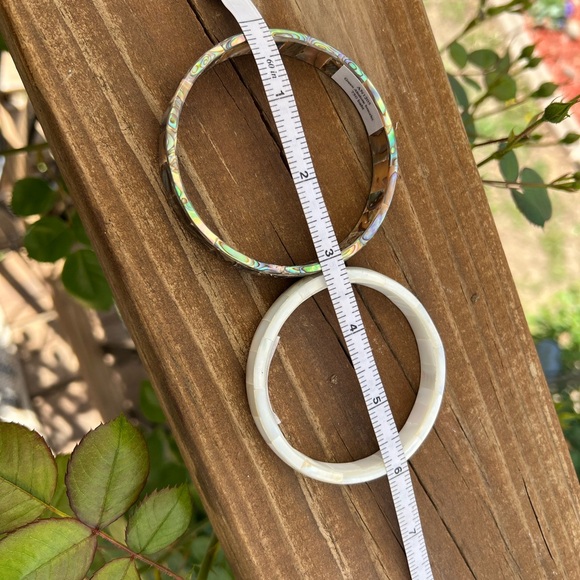 Handmade Elegant Abalone Shell Bangle Set - Picture 4 of 4